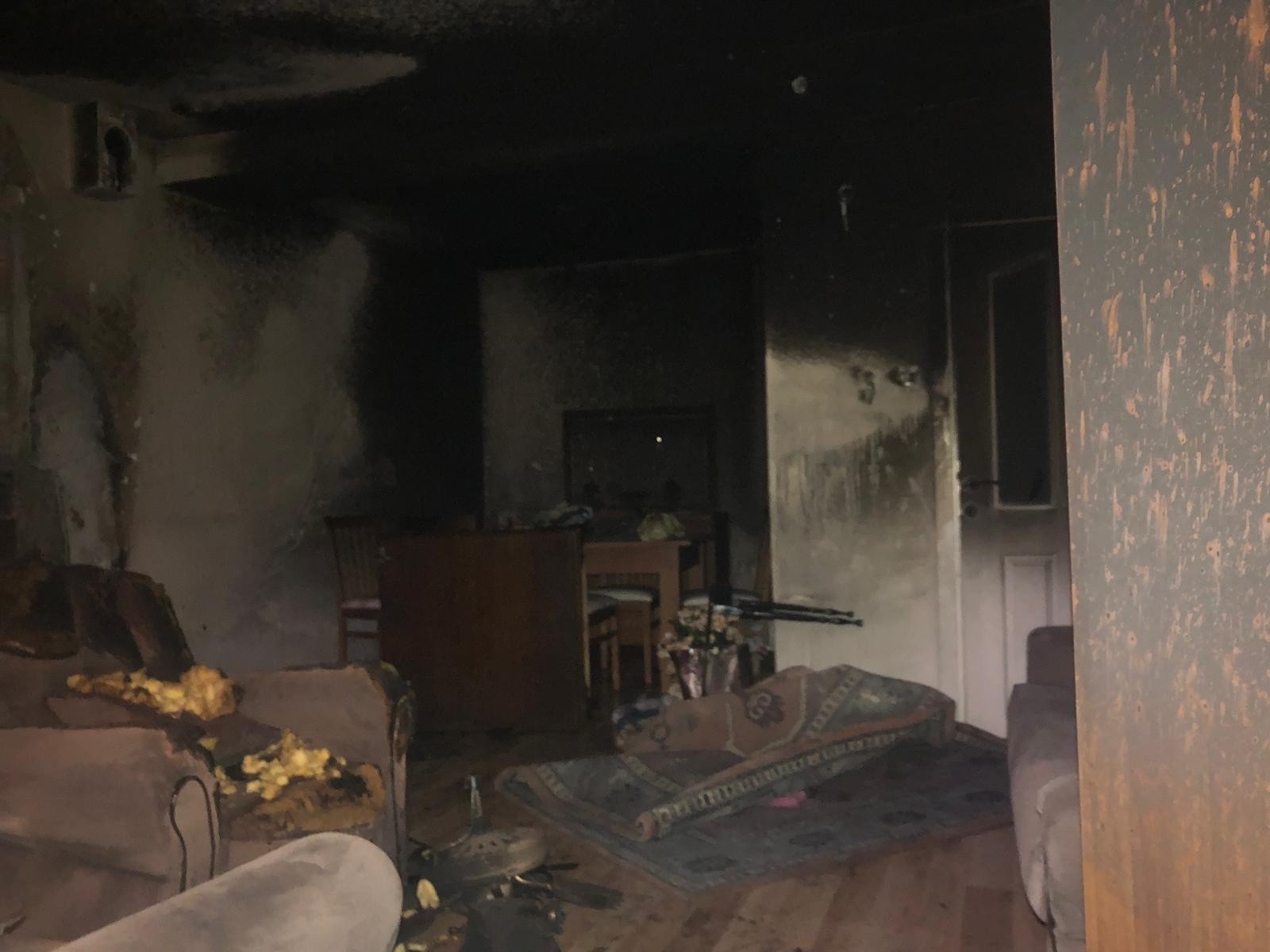 Karamürsel’de Ev yangınında dumandan etkilenen 2 kişi hastaneye kaldırıldı