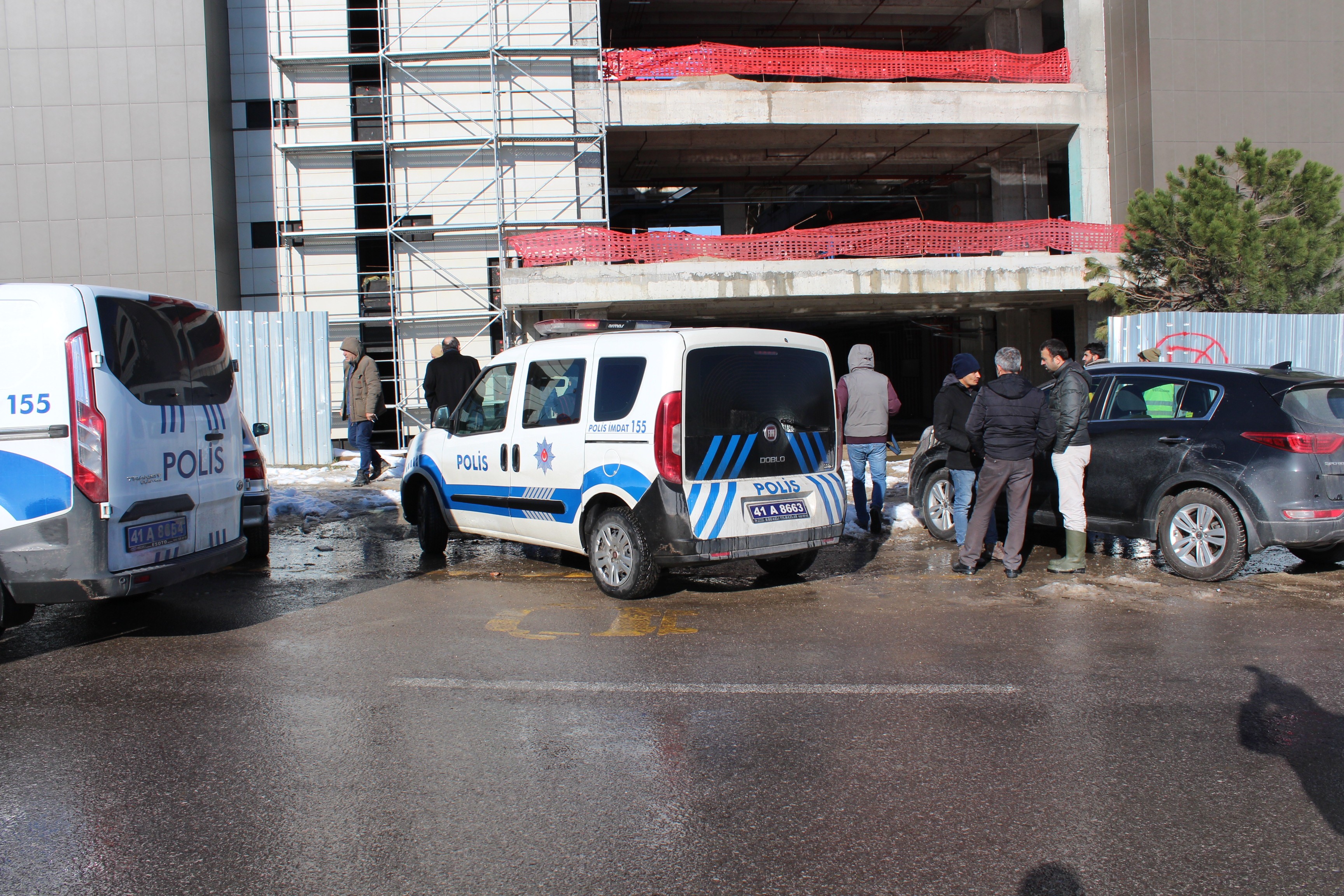 İzmit’te Hastane İnşaatından Düşen İşçi Hayatını Kaybetti