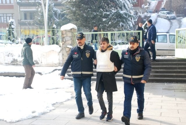 Tokat’ta  Öğrenci kardeşini bıçakla öldüren zanlı tutuklandı