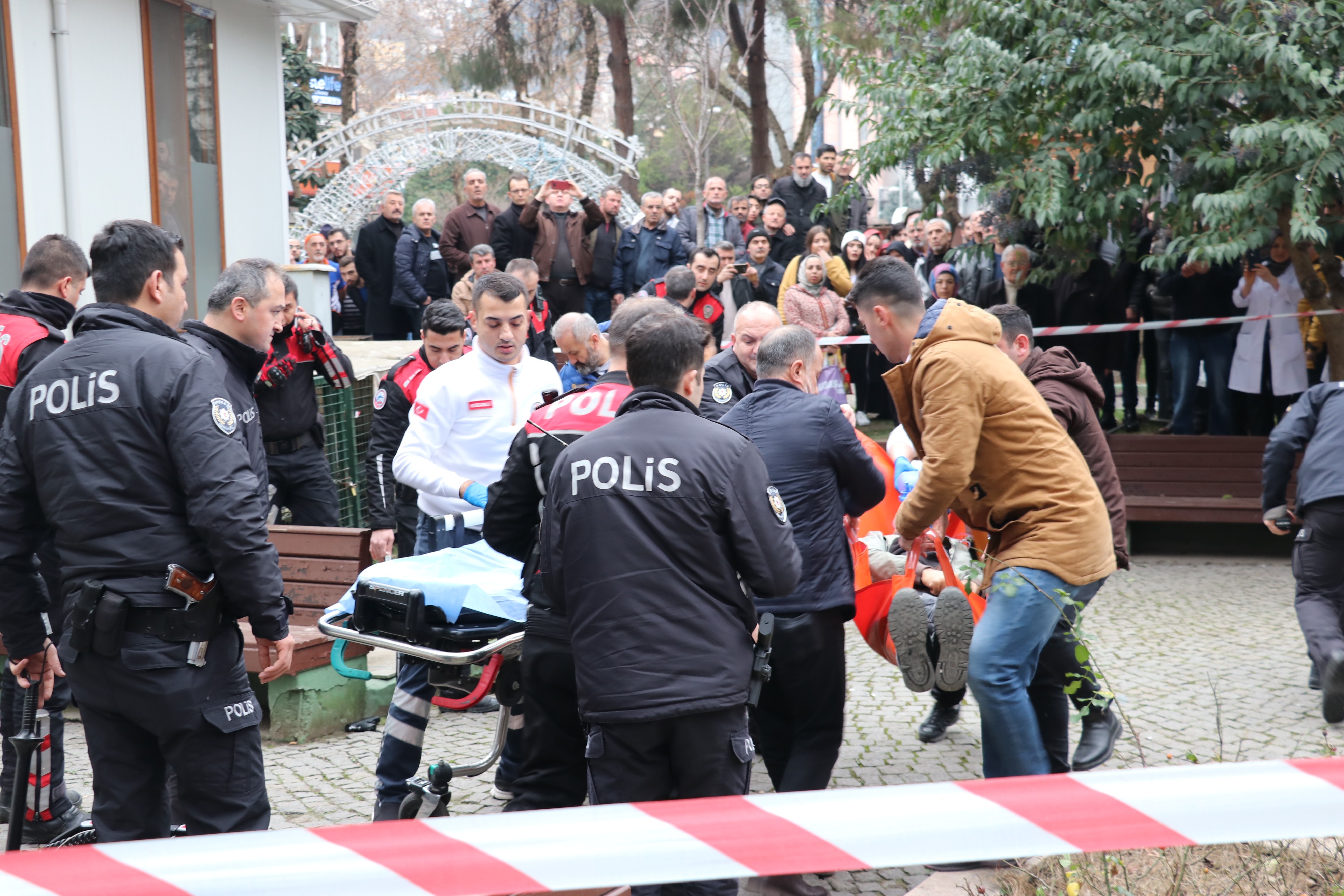 İzmit’te Alacak verecek nedeni ile tartıştığı kişiyi şehrin göbeğinde vurdu