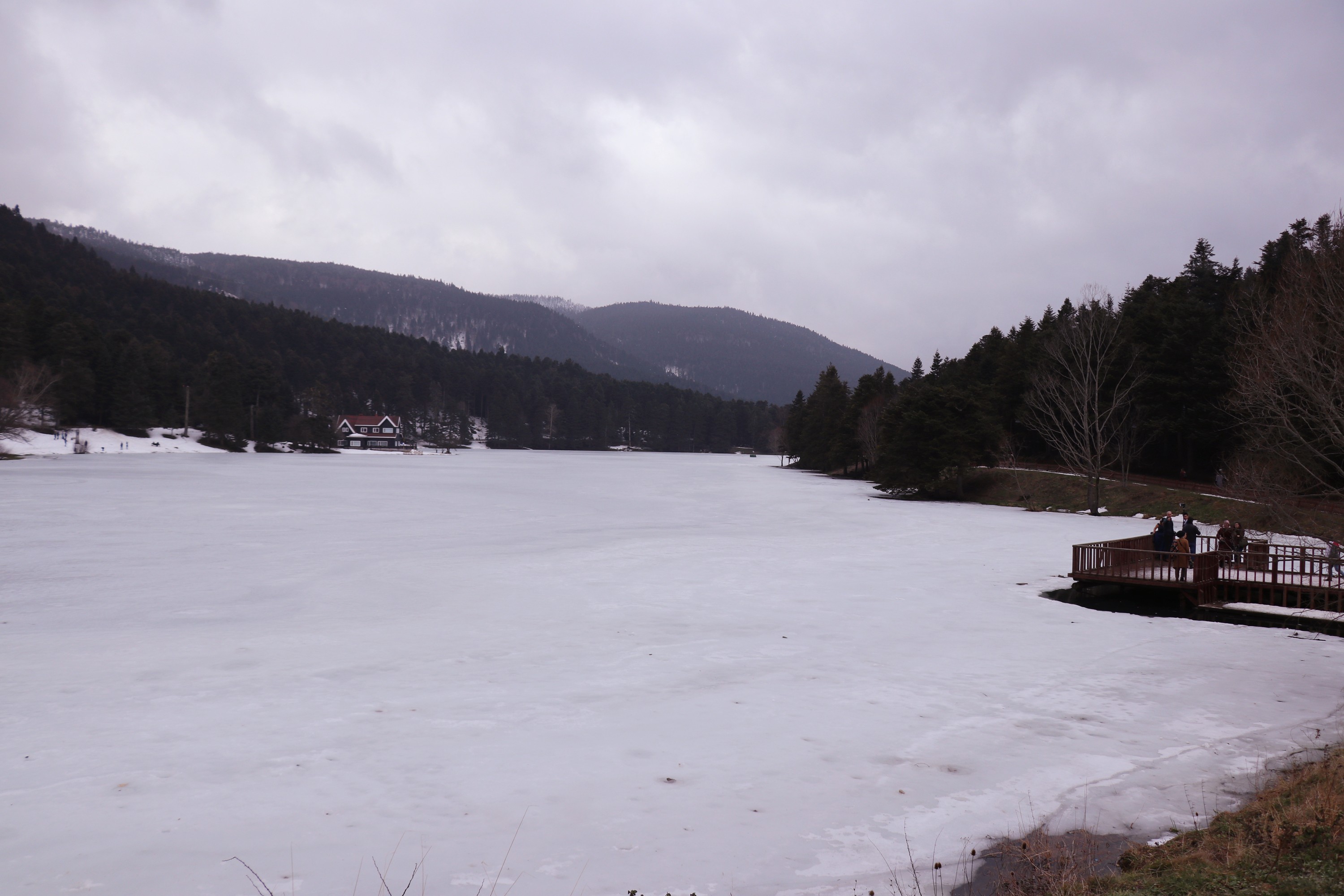Abant ve Gölcük gölleri buzla kaplandı