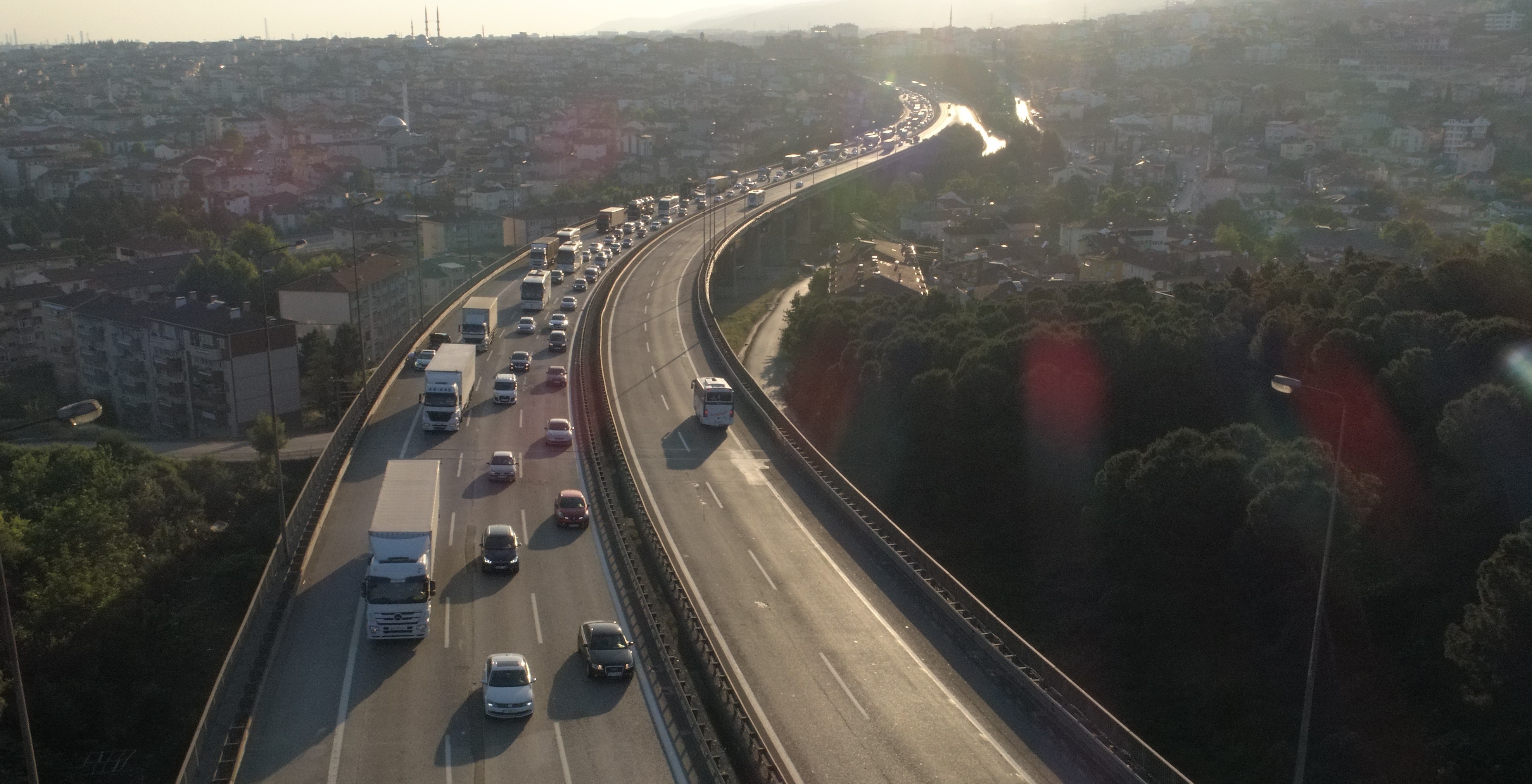 Kocaeli’de oluşan bayram trafiği havadan görüntülendi