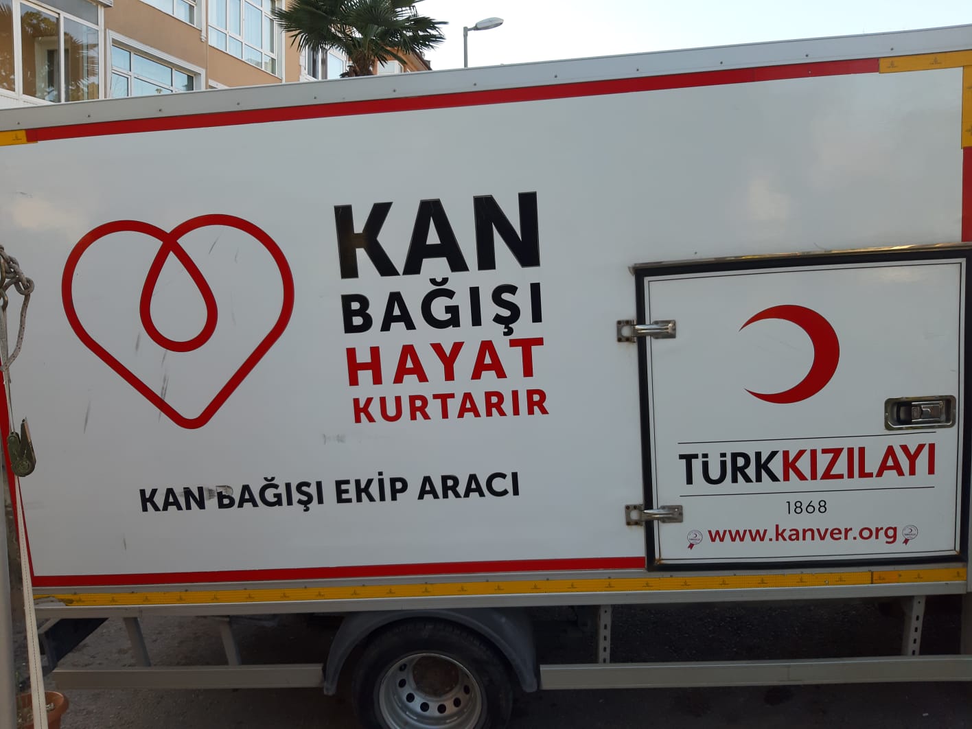 İLÇEMİZ KANDIRA’DA KIZILAY KAN BAĞIŞINA DAVET EDİYOR