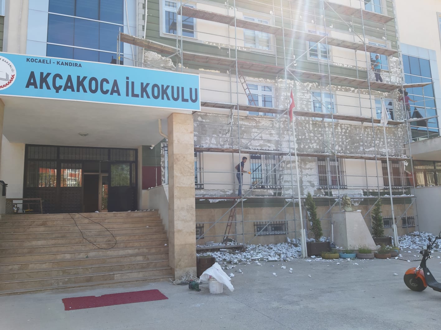 KANDIRA AKÇAKOCA İLKOKUL MÜDÜRÜ HIZLI BAŞLADI