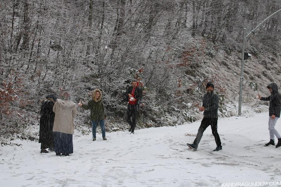 Kartepe’ye mevsimin ilk karı yağdı