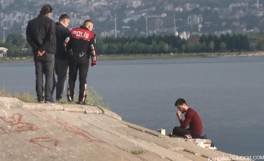 İntiharı şova dönüştüren genç pompalı tüfeği kendine dayayarak çekirdek yedi