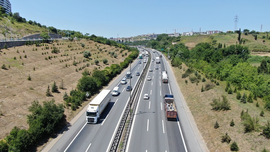 TEM Otoyolu’nda bayram tatili öncesi akıcı trafik hakim